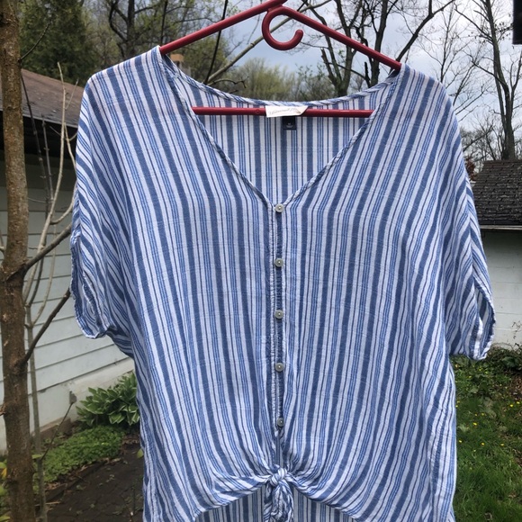 Light, flowy blouse - Picture 2 of 2